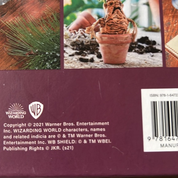 NWOT Harry Potter: Crafting Wizardry: The Official Harry Potter Craft Book - Picture 5 of 5